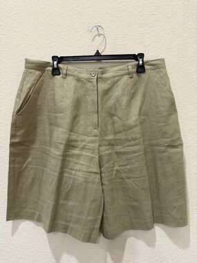 Ladies Laura Ashley 100% tan colored shorts size 14 - Like New